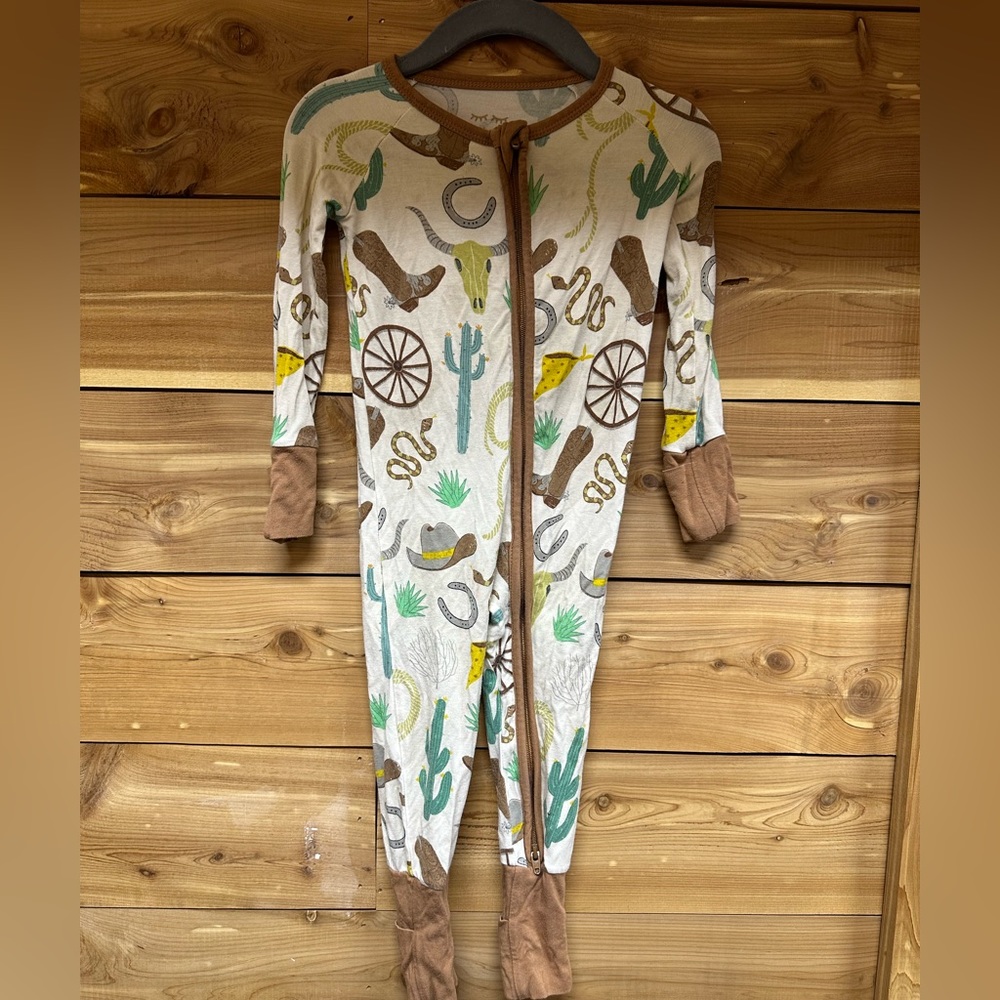 Little sleepies one piece 6-12months. Good condition footies
